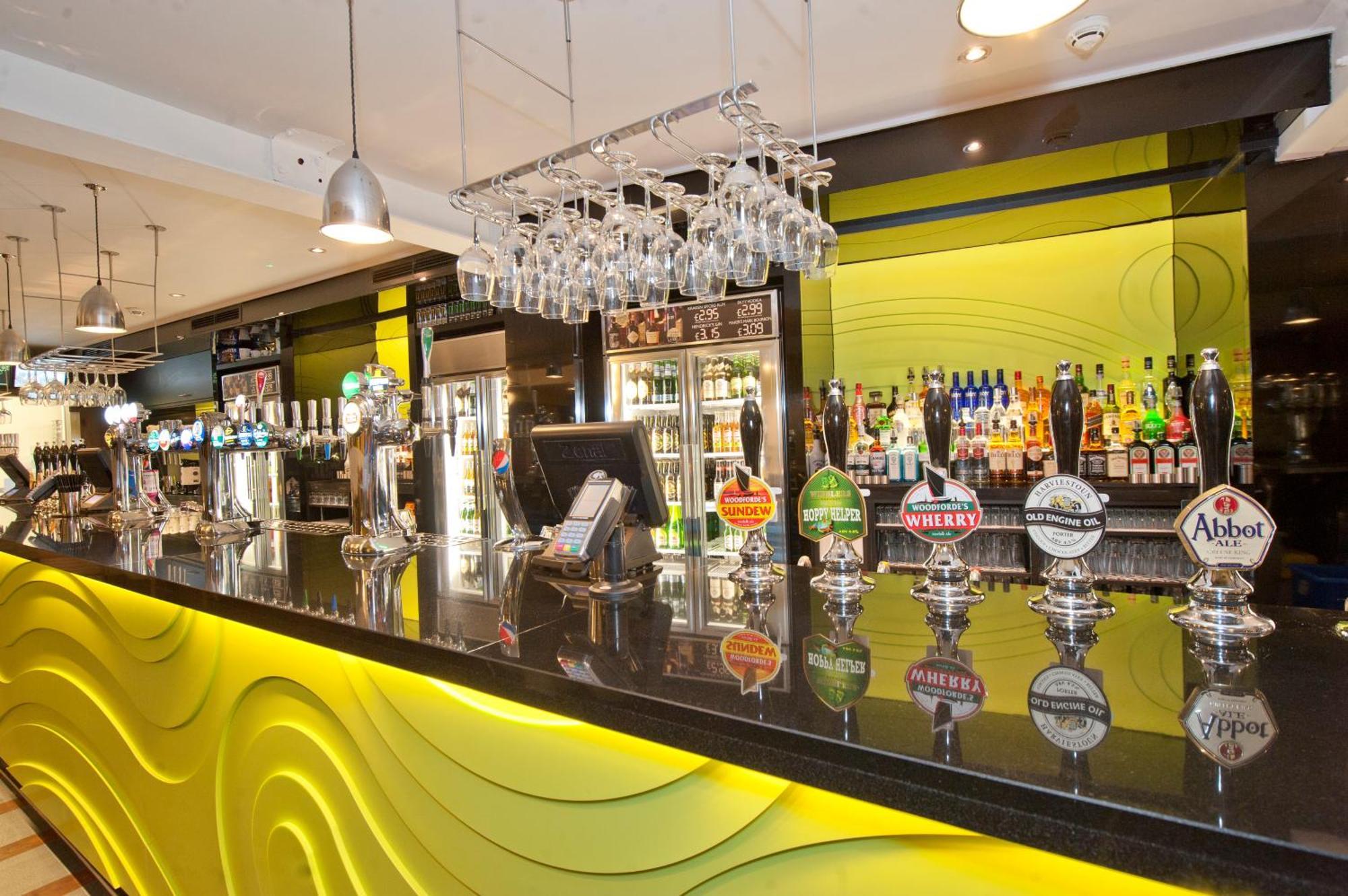 The King'S Head Hotel Wetherspoon Beccles Dış mekan fotoğraf