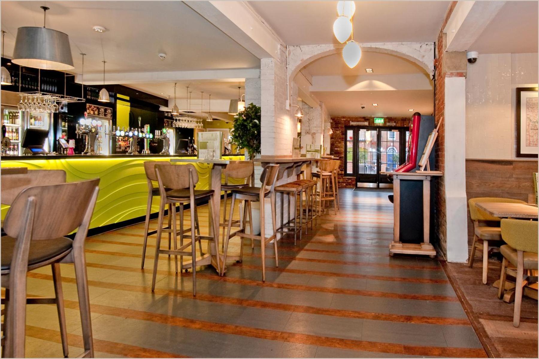 The King'S Head Hotel Wetherspoon Beccles Dış mekan fotoğraf