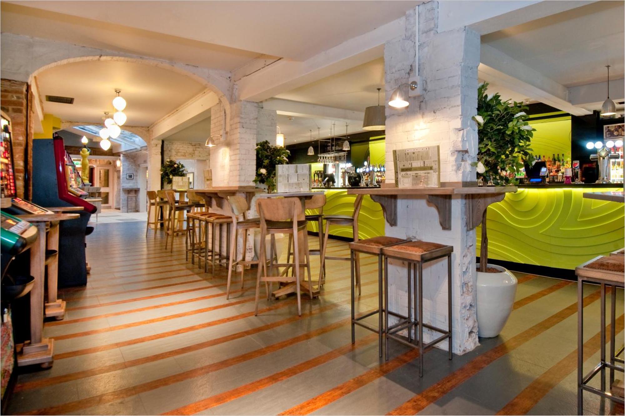 The King'S Head Hotel Wetherspoon Beccles Dış mekan fotoğraf